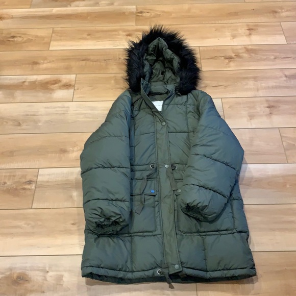 NWT Womens AE coat-Perfect for Xmas! - Picture 1 of 2